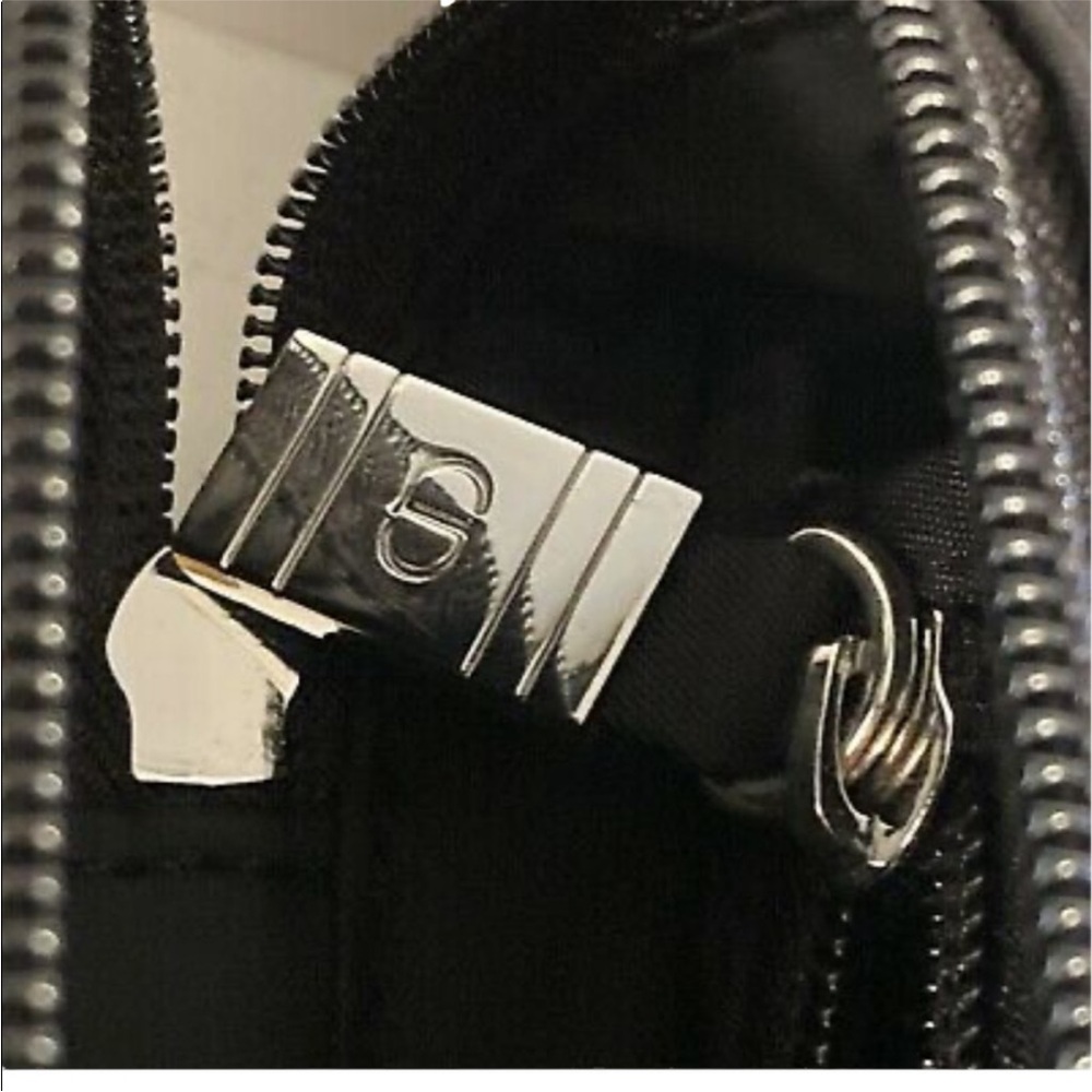 DIOR Men's Women's Unisex Black Toiletry Travel Makeup Bag Pouch Organizer - Picture 8 of 11